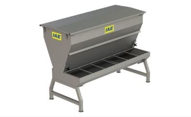 Single sided barley beef feeder